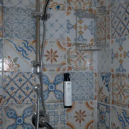 'ni Mia Apartment